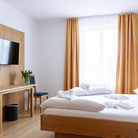Braustueble Und Zur Post Hotel 3*