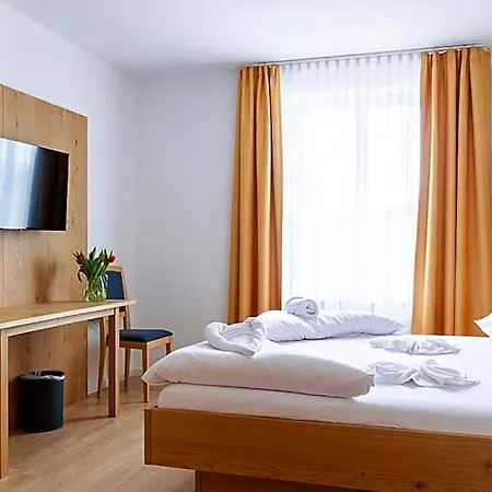 Braustueble Und Zur Post Szálloda 3*